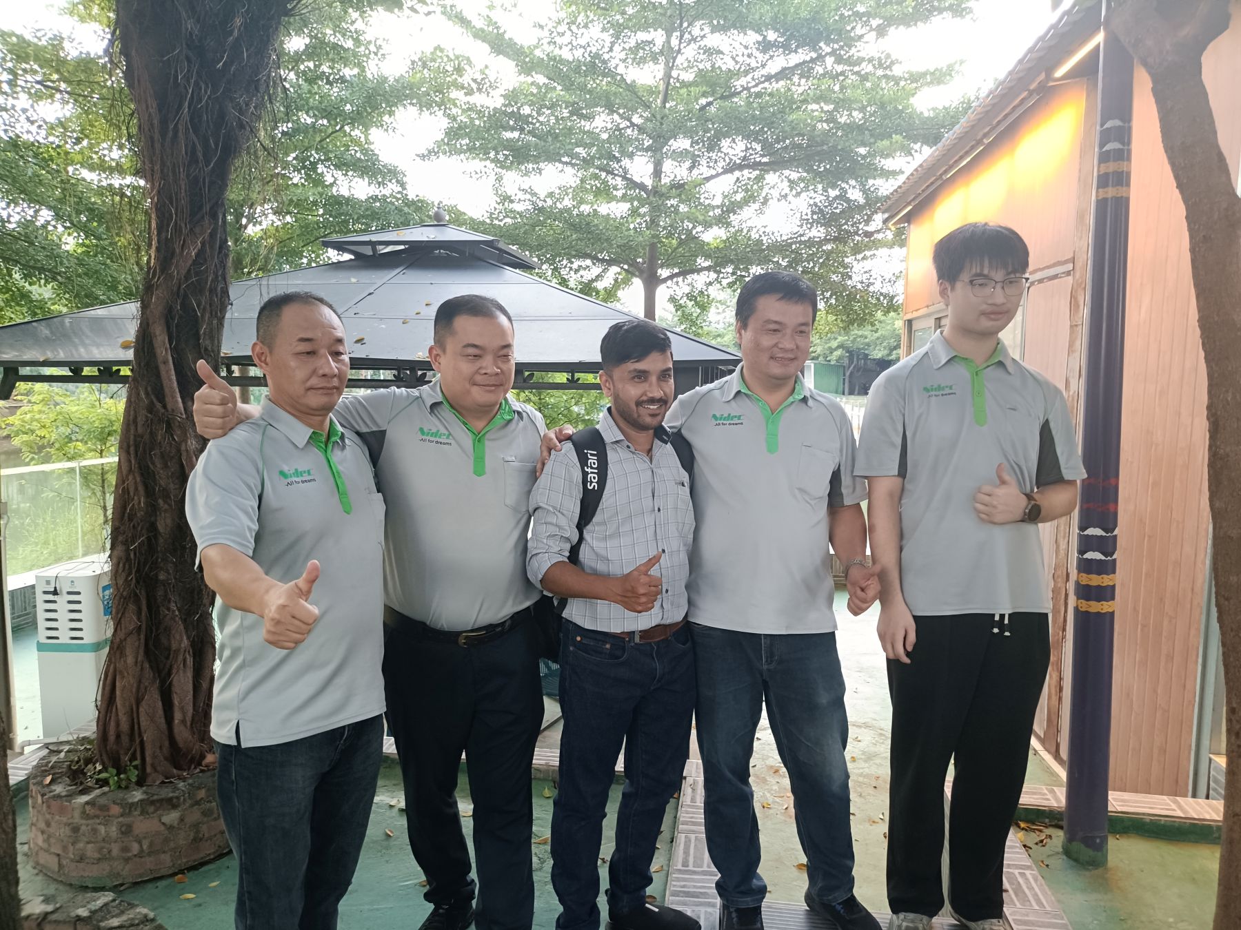 Attività di qualità tra la macchina di trazione per ascensori Nidec Cina e India